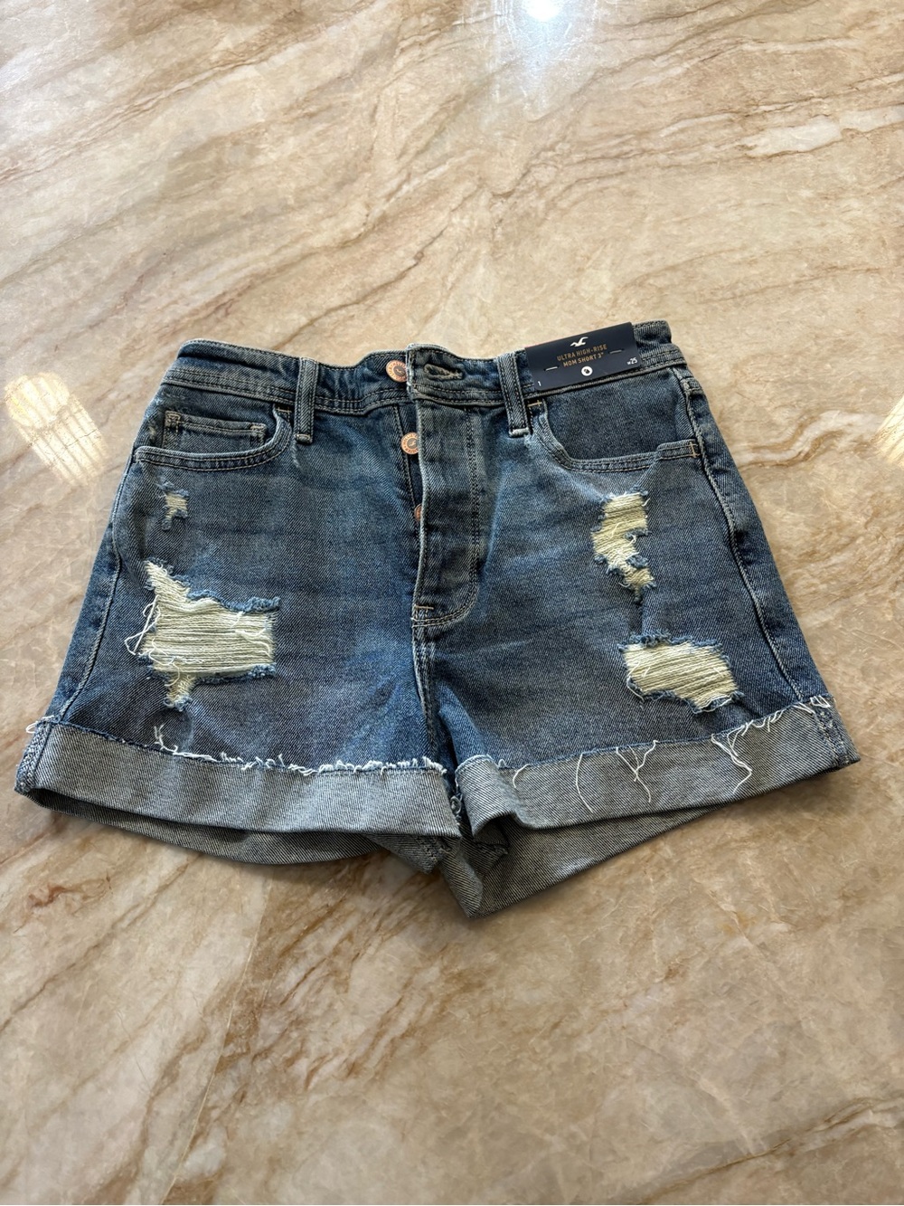 Hollister Ultra High Rise Mom Short 3”